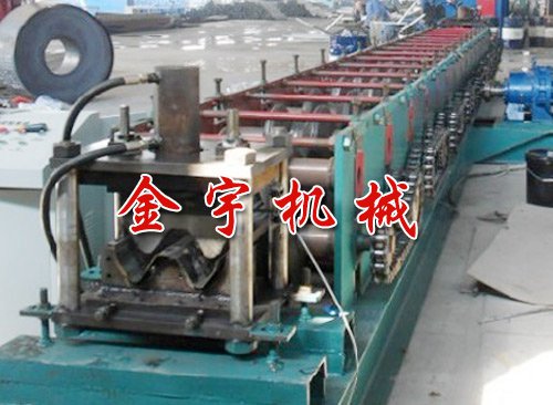 高速護欄設(shè)備